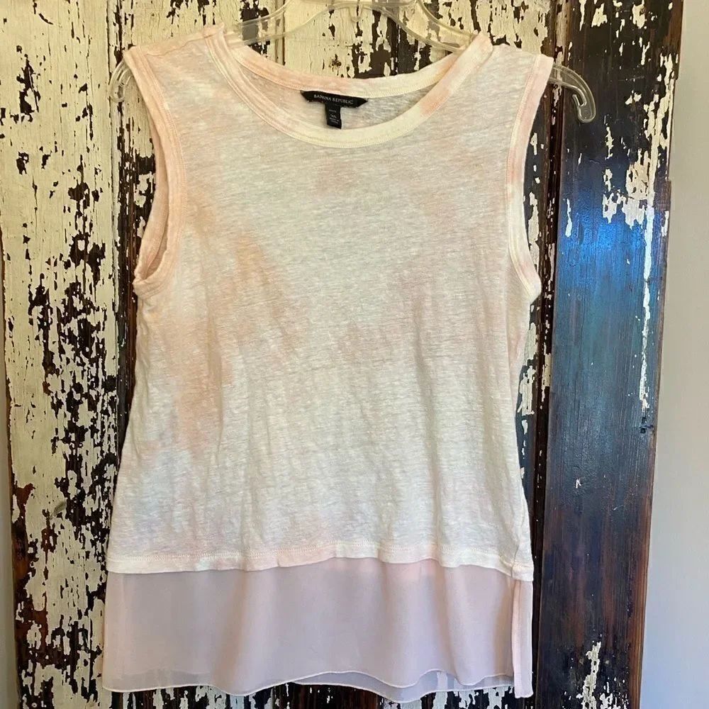 EUC super cute Banana Republic sheer bottom tank
